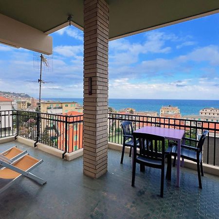 Ampio Appartamento Con Vista Варацце Екстер'єр фото